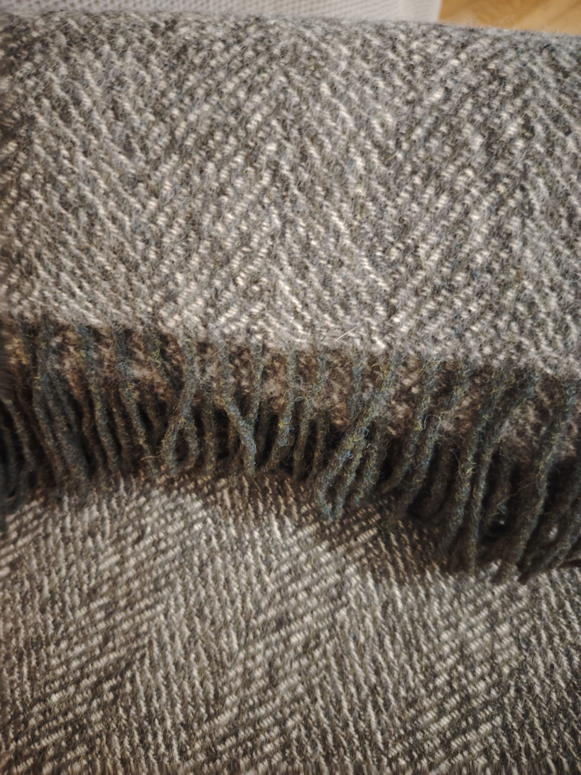 Grey Herringbone bone lambs wool blanket - Image 4